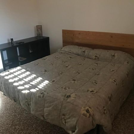 Appartamento 4 Posti Letto In Zona Tranquilla E Ben Servita, Un Matrimoniale E Un Divano Letto Matrimoniale Facebook Massimo Bobo Aquili ボローニャ エクステリア 写真