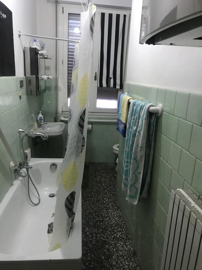 Appartamento 4 Posti Letto In Zona Tranquilla E Ben Servita, Un Matrimoniale E Un Divano Letto Matrimoniale Facebook Massimo Bobo Aquili ボローニャ エクステリア 写真